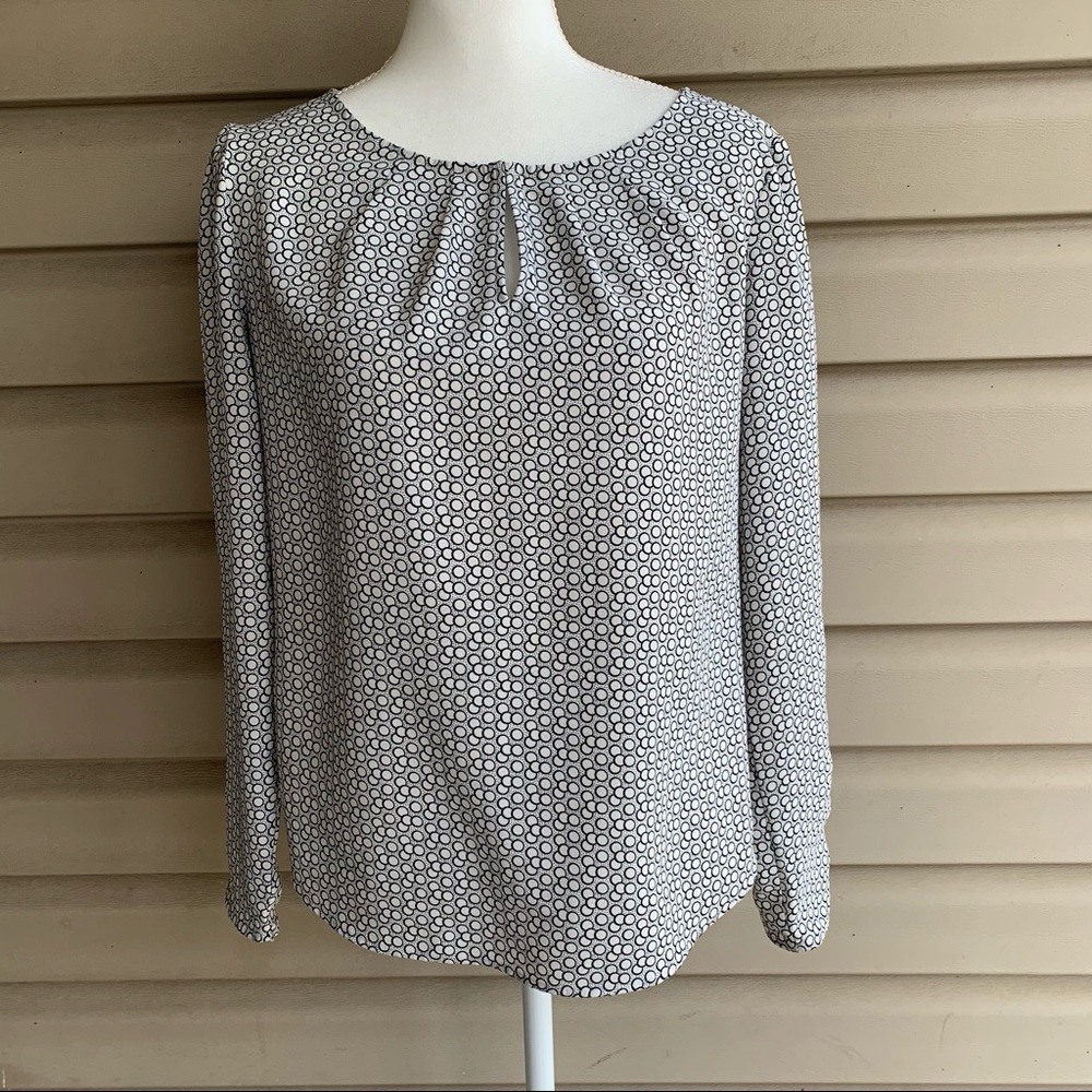 •ANN TAYLOR• Graphic Keyhole Blouse - Size Small - Picture 1 of 9
